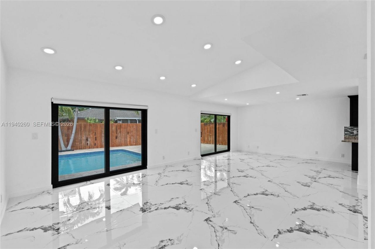 730 SW 95th Ter, Pembroke Pines, FL 33025 Photo