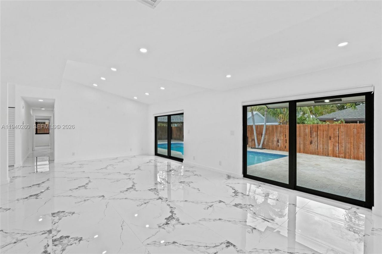 730 SW 95th Ter, Pembroke Pines, FL 33025 Photo