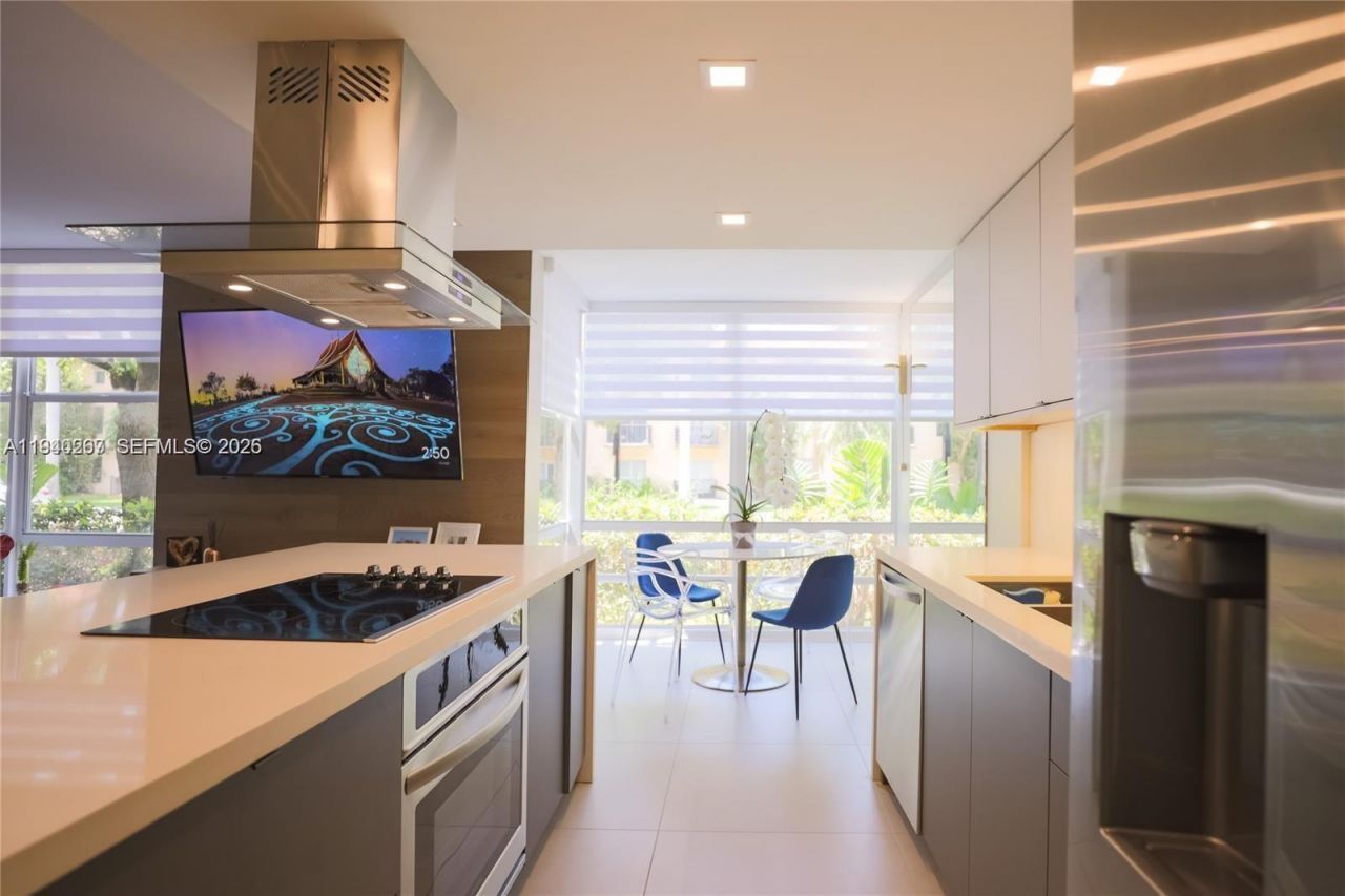 210 172nd St, Unit 131, Sunny Isles Beach, FL 33160 Photo