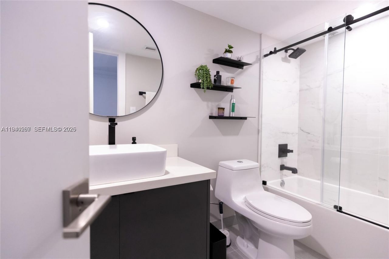 210 172nd St, Unit 131, Sunny Isles Beach, FL 33160 Photo