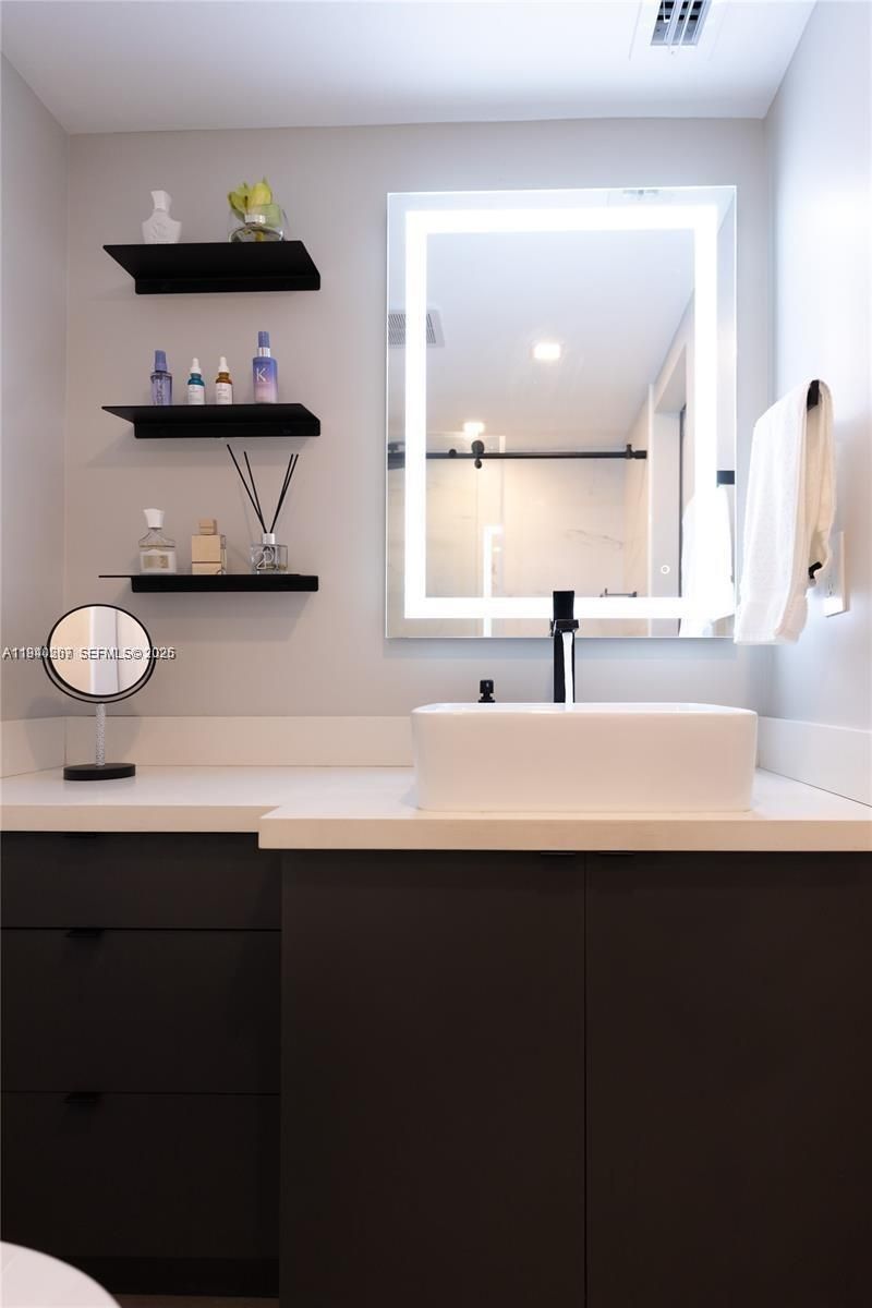 210 172nd St, Unit 131, Sunny Isles Beach, FL 33160 Photo