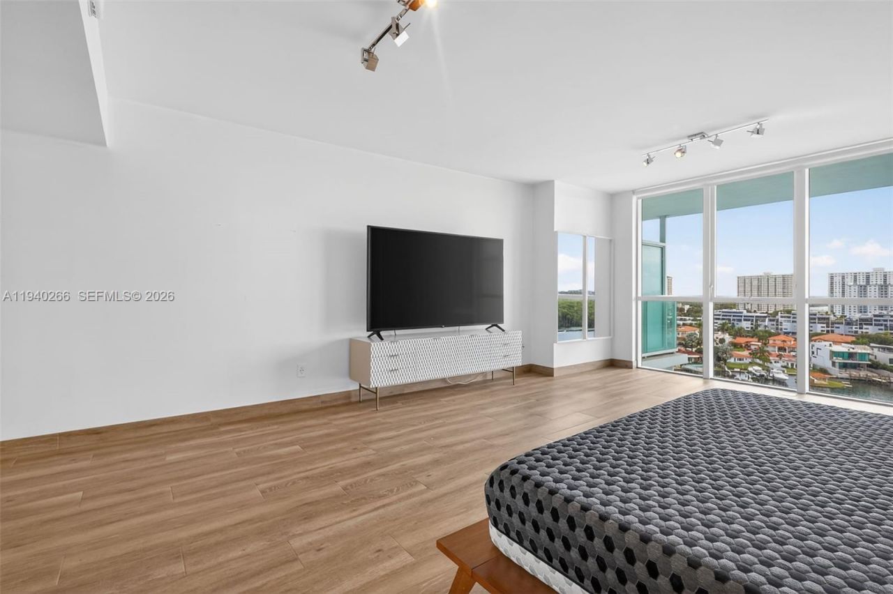 400 Sunny Isles Blvd, Unit 1207, Sunny Isles Beach, FL 33160 Photo