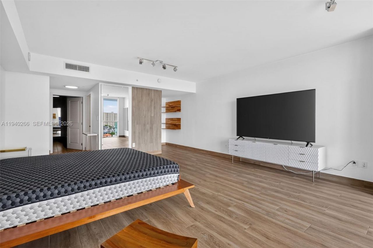 400 Sunny Isles Blvd, Unit 1207, Sunny Isles Beach, FL 33160 Photo