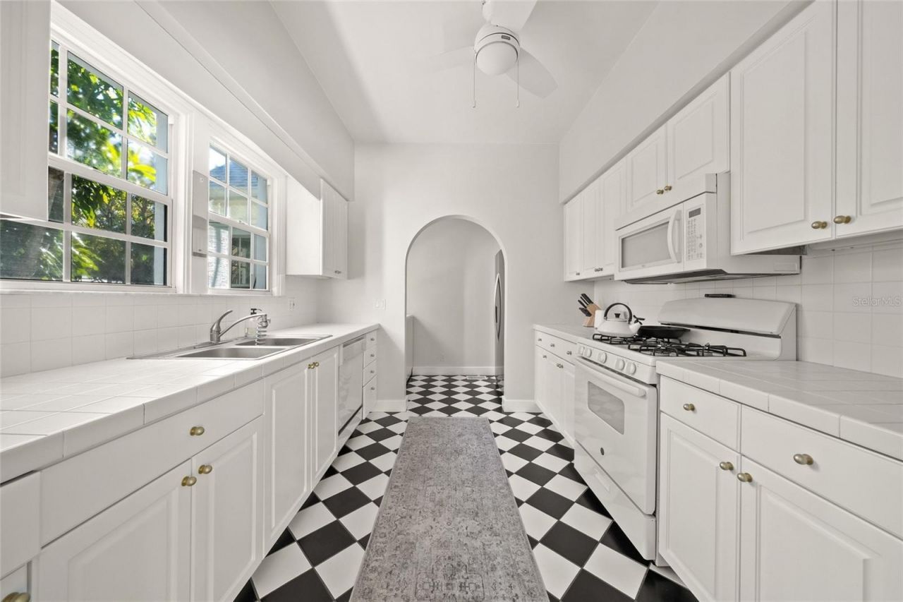 1917 Bahia Vista Street, Sarasota, FL 34239 Photo