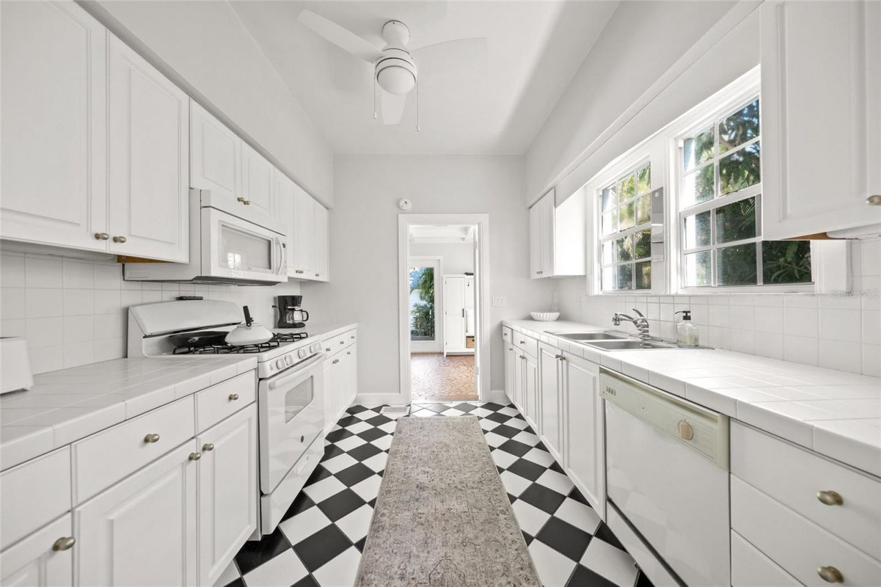 1917 Bahia Vista Street, Sarasota, FL 34239 Photo