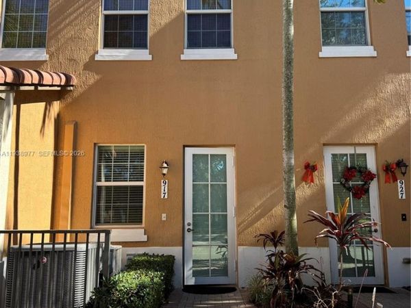 917 SW 147th Ave, Unit 2006, Pembroke Pines, FL 33027