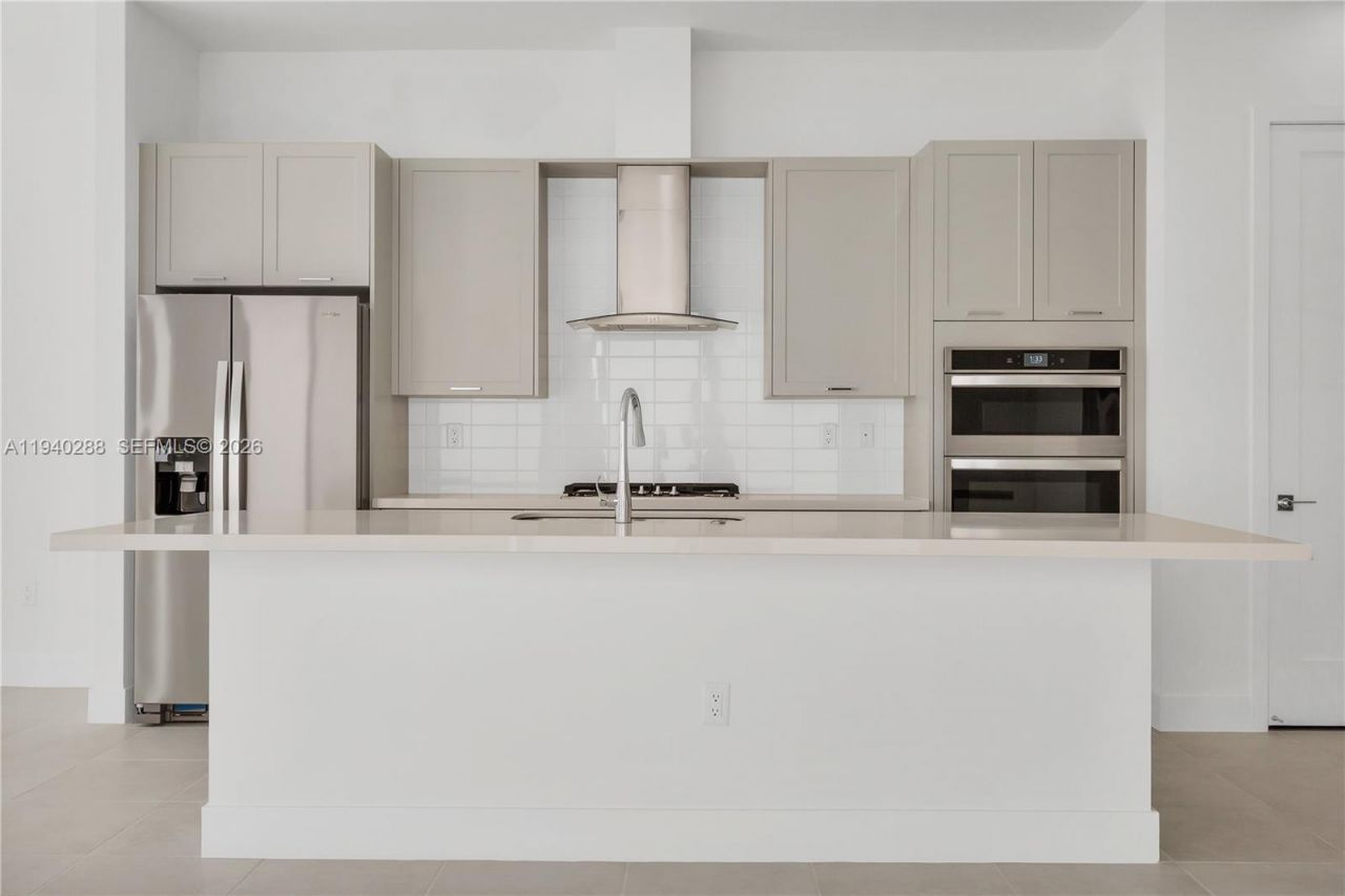 8037 NW 42nd St, Doral, FL 33166 Photo