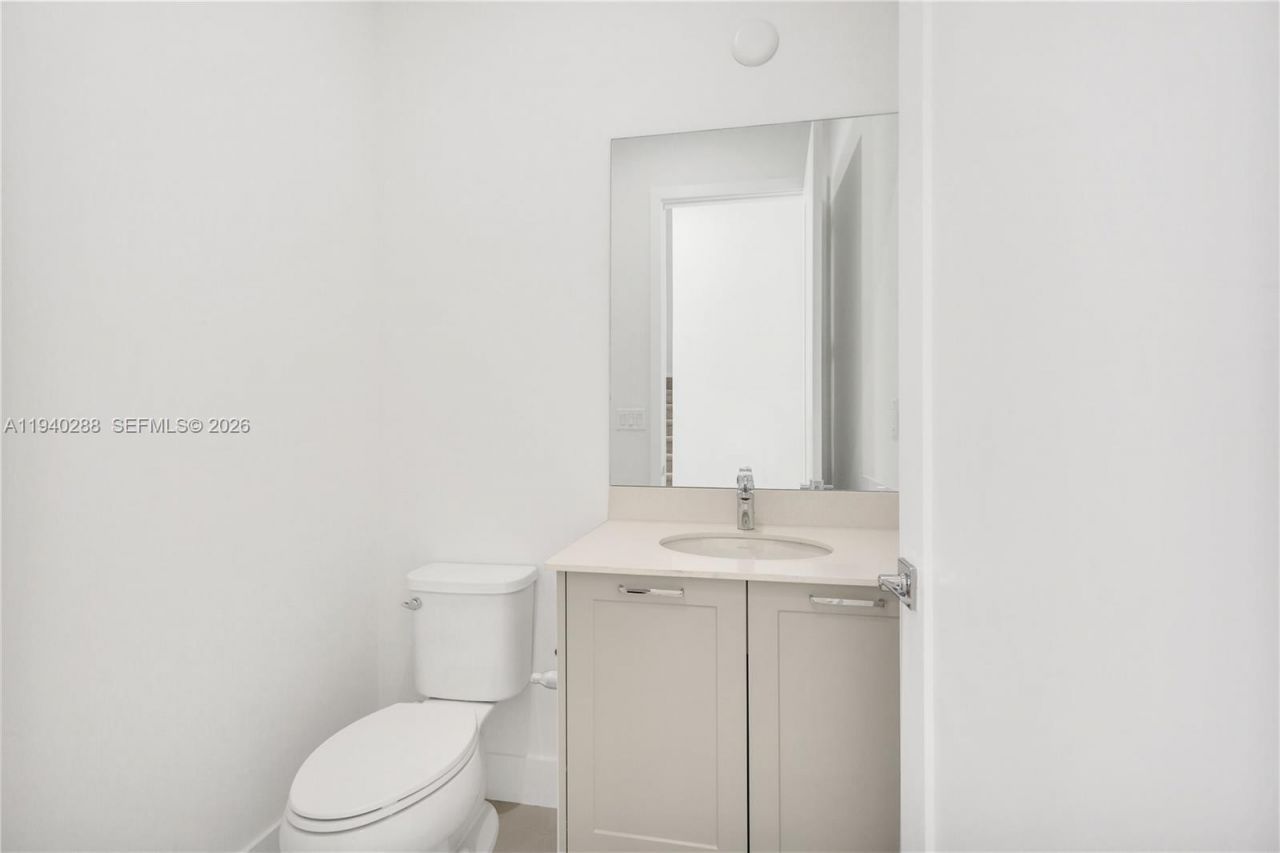 8037 NW 42nd St, Doral, FL 33166 Photo