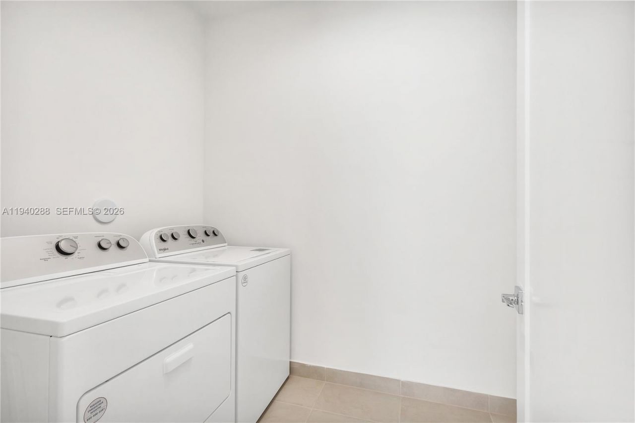 8037 NW 42nd St, Doral, FL 33166 Photo