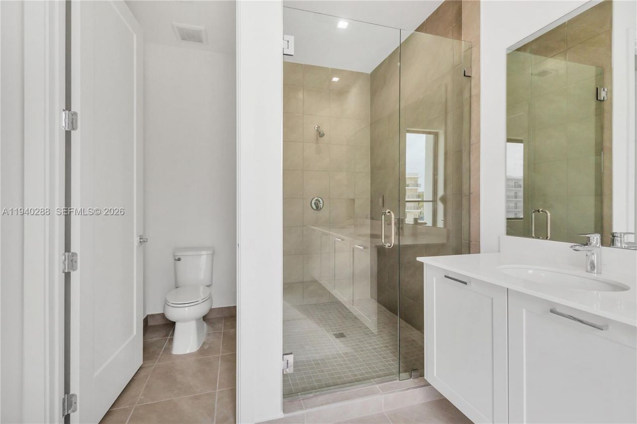 8037 NW 42nd St, Doral, FL 33166 Photo