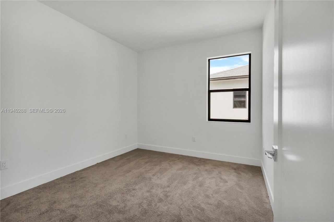 8037 NW 42nd St, Doral, FL 33166 Photo