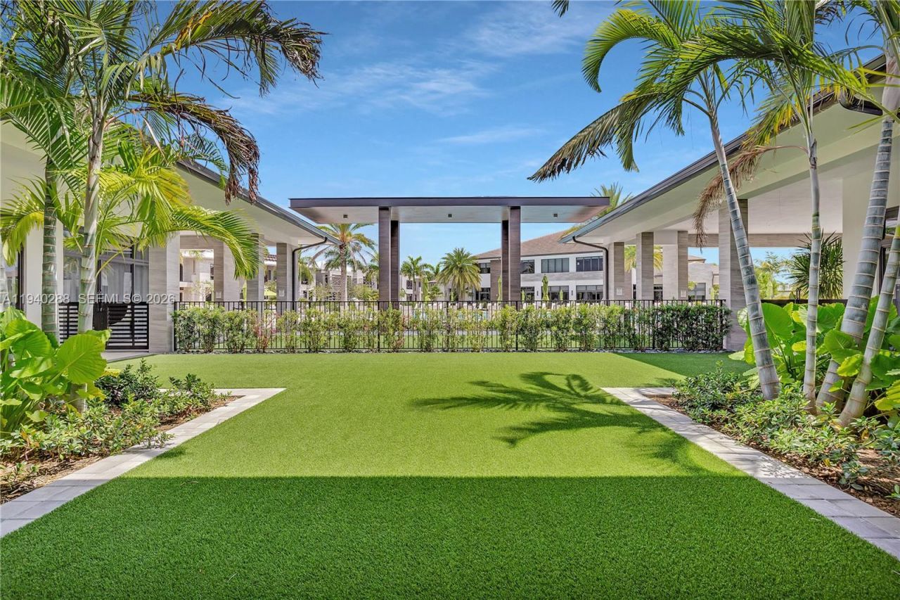 8037 NW 42nd St, Doral, FL 33166 Photo