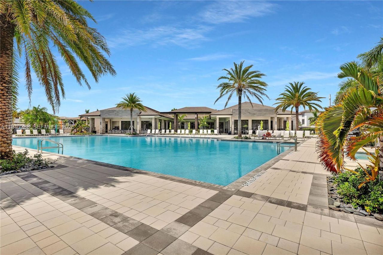 8037 NW 42nd St, Doral, FL 33166 Photo