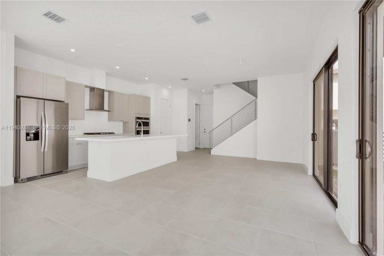 8037 NW 42nd St, Doral, FL 33166 Photo