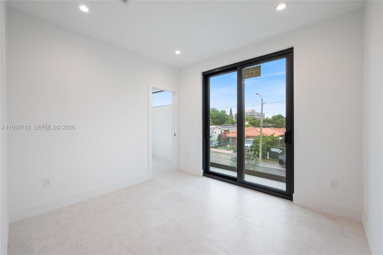 2939 SW 21st St, Miami, FL 33145 Photo