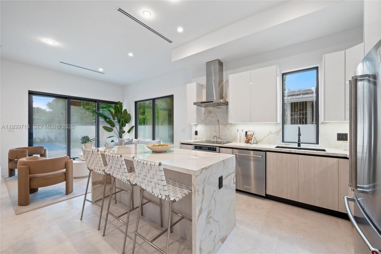 2939 SW 21st St, Miami, FL 33145 Photo