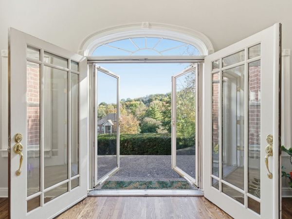 9404 Smithson Ln, Brentwood, TN 37027