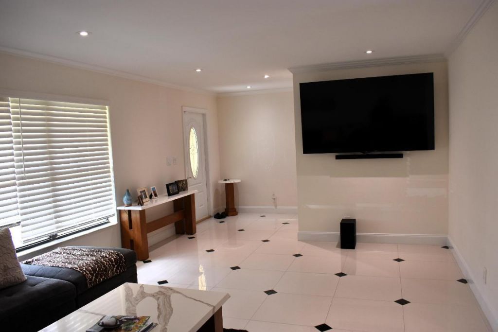 120 Sunflower Circle, Royal Palm Beach, FL 33411 Photo