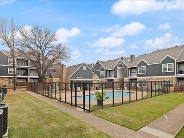 1441 Westmount Avenue, Unit 211, Dallas, TX 75211