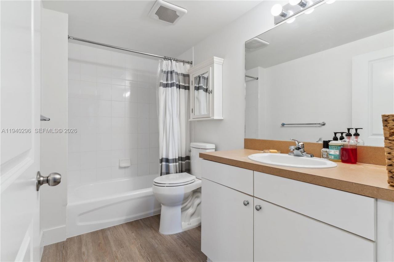1250 S Miami Ave, Unit 2106, Miami, FL 33130 Photo