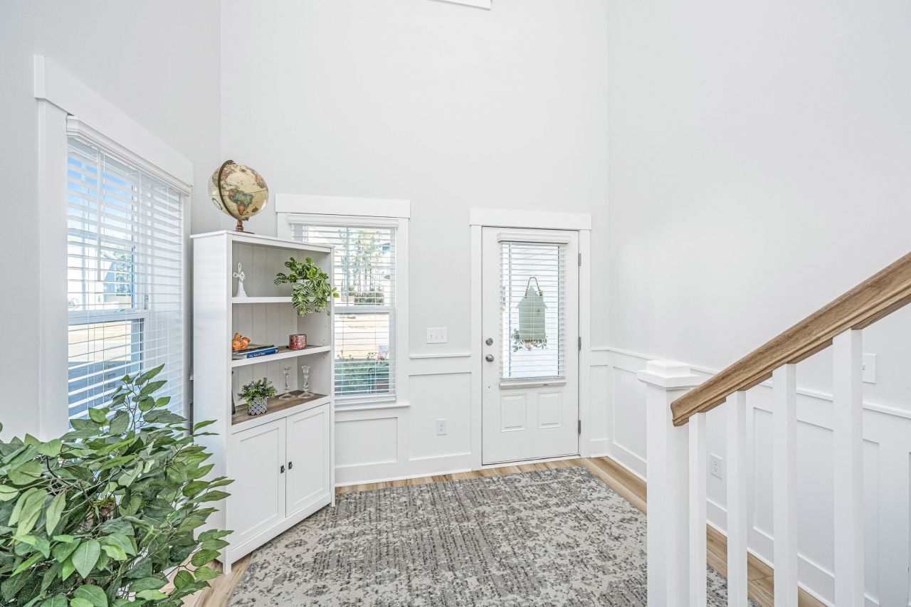 435 Rowley Lane Photo 8