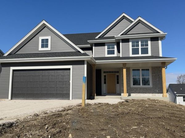 1013 WATERSTONE Ct, Pewaukee, WI 53072