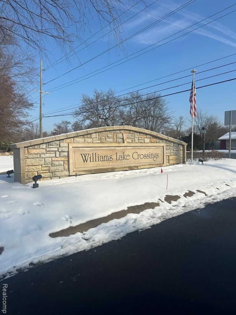 8213 Sequoia Lane, White Lake Township, MI 48386 Main Photo