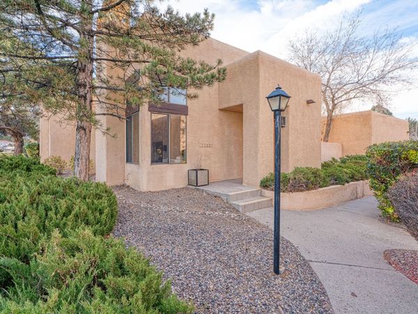 10277 Las Casitas Court NE, Albuquerque, NM 87111