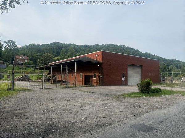 800 Old River Road, Madison, WV 25130