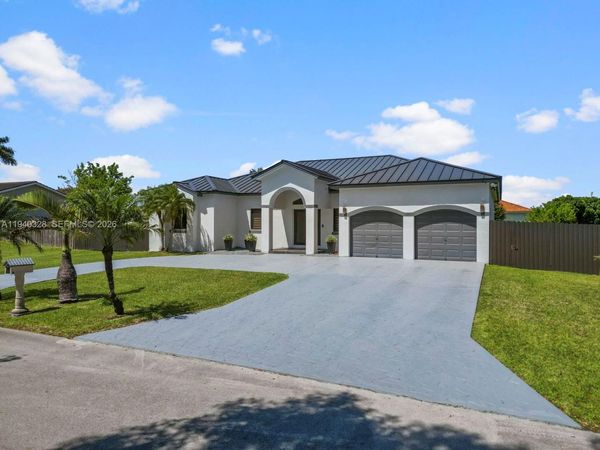 13205 SW 218th Ter, Miami, FL 33170