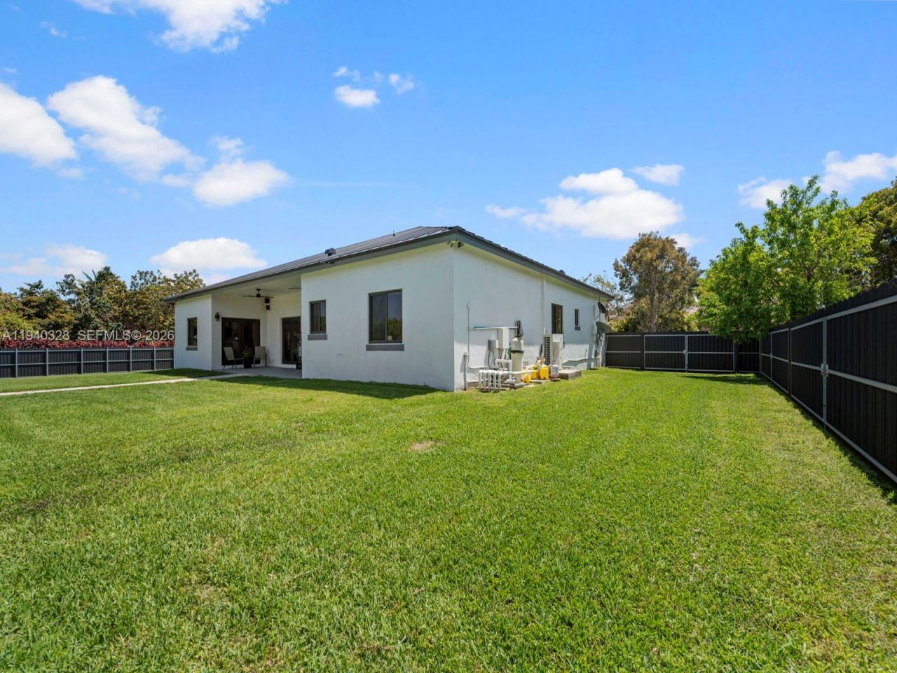 13205 SW 218th Ter, Miami, FL 33170 Photo