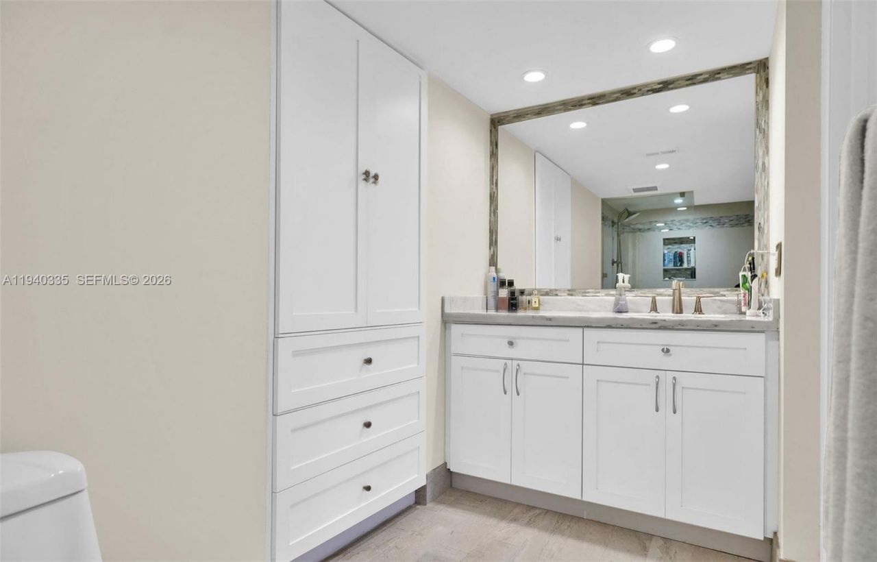 801 N Venetian Dr, Unit 201, Miami, FL 33139 Photo