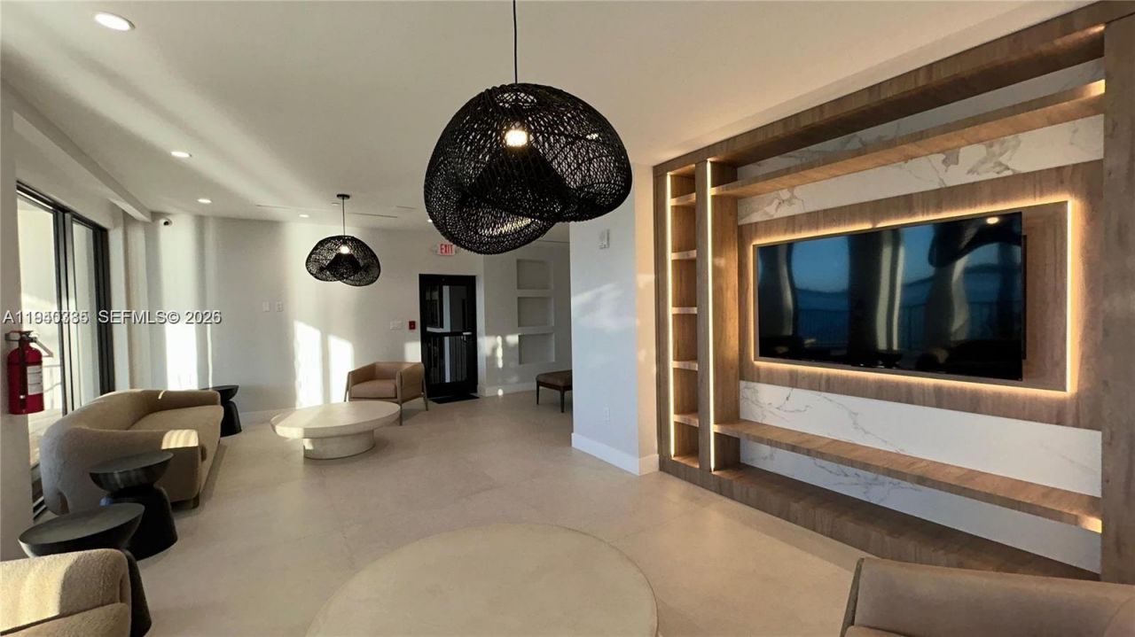 801 N Venetian Dr, Unit 201, Miami, FL 33139 Photo