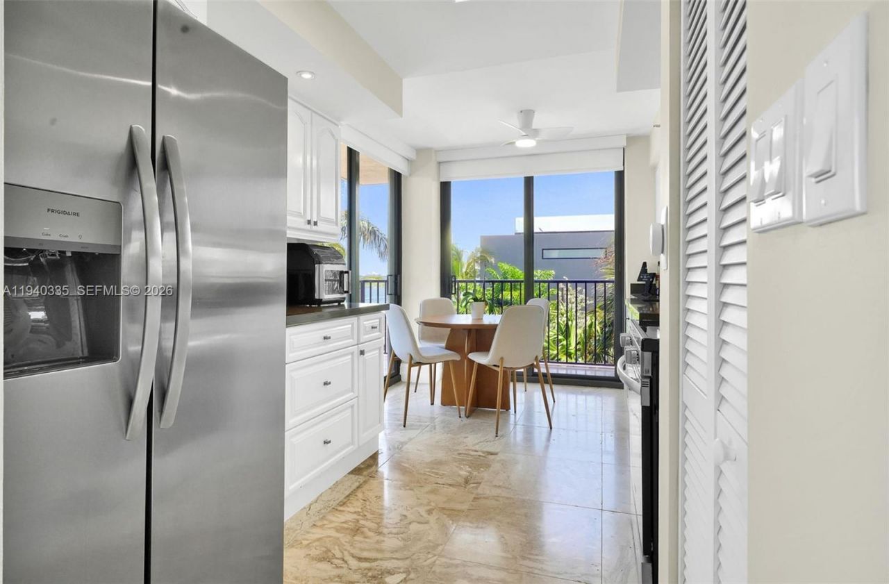 801 N Venetian Dr, Unit 201, Miami, FL 33139 Photo