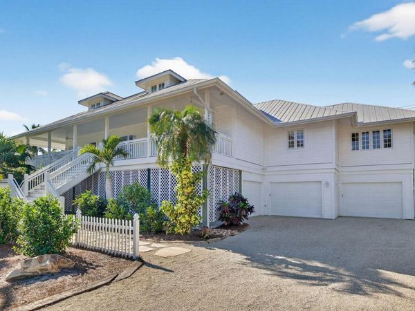 290 Southwinds Dr, Sanibel, FL 33957