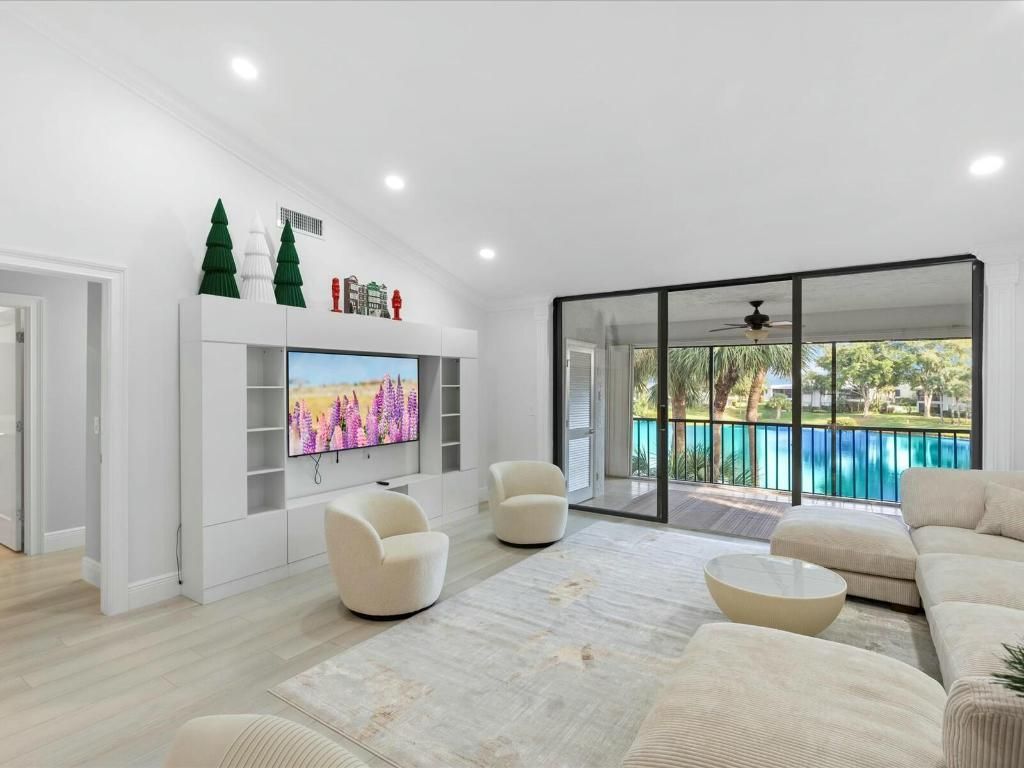 36 Eastgate Drive, Unit H, Boynton Beach, FL 33436 Photo