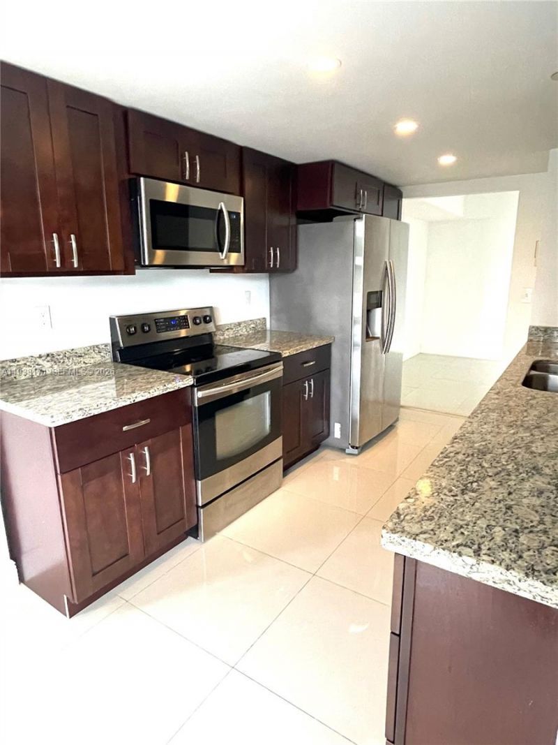 2000 Towerside Ter, Unit 407, Miami, FL 33138 Photo