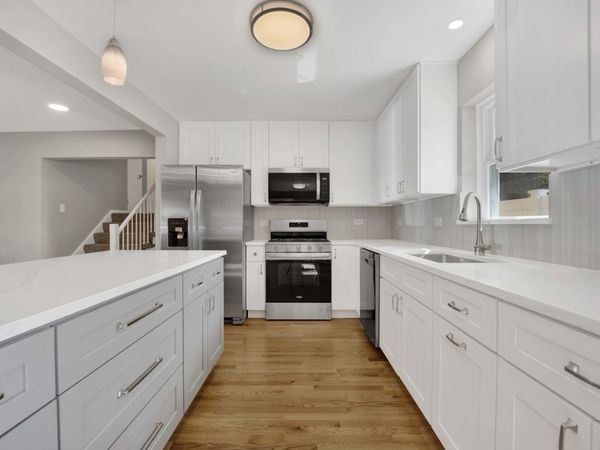 1900 Manchester Avenue, Westchester, IL 60154