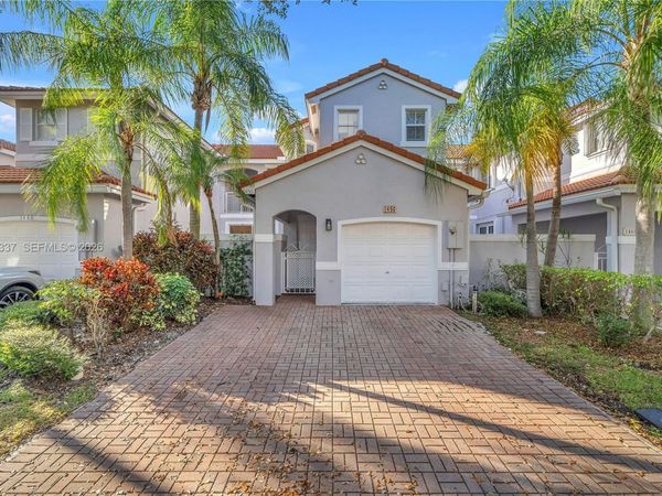 1450 Weeping Willow Way, Hollywood, FL 33019