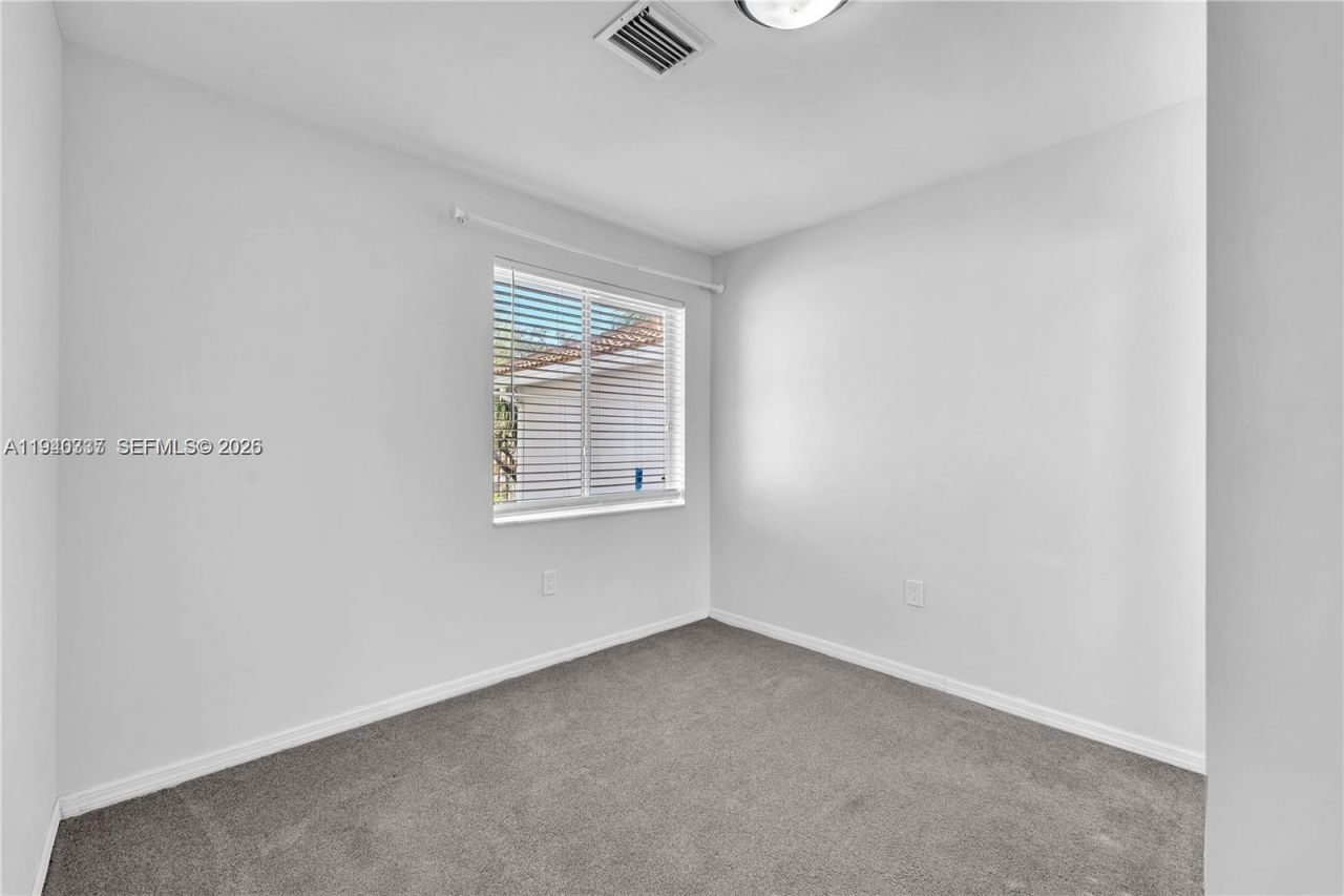 1450 Weeping Willow Way, Hollywood, FL 33019 Photo