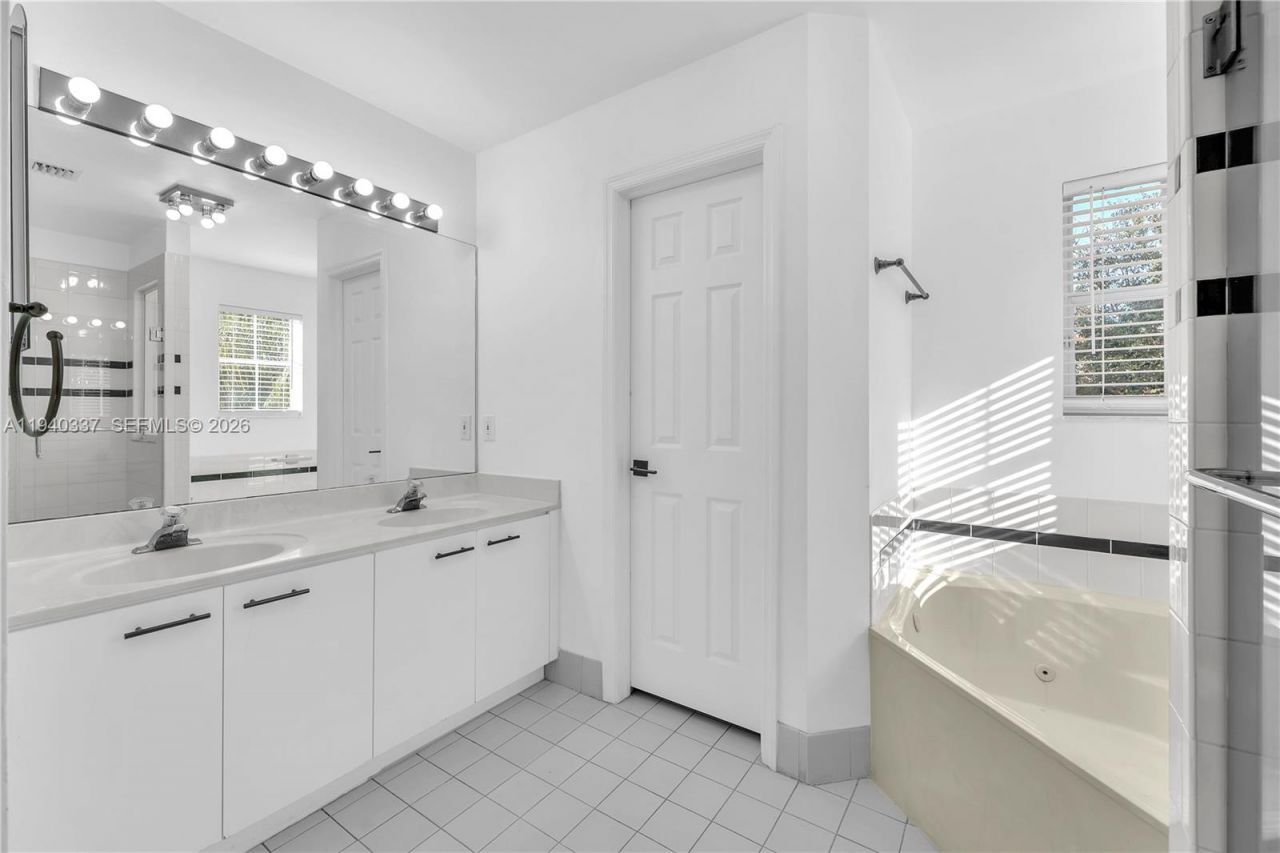 1450 Weeping Willow Way, Hollywood, FL 33019 Photo