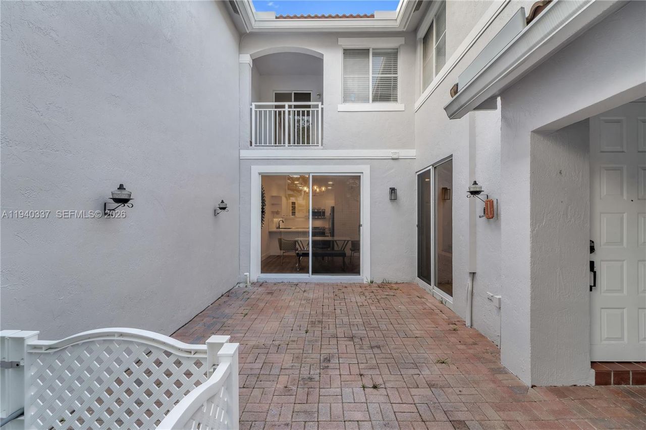 1450 Weeping Willow Way, Hollywood, FL 33019 Photo