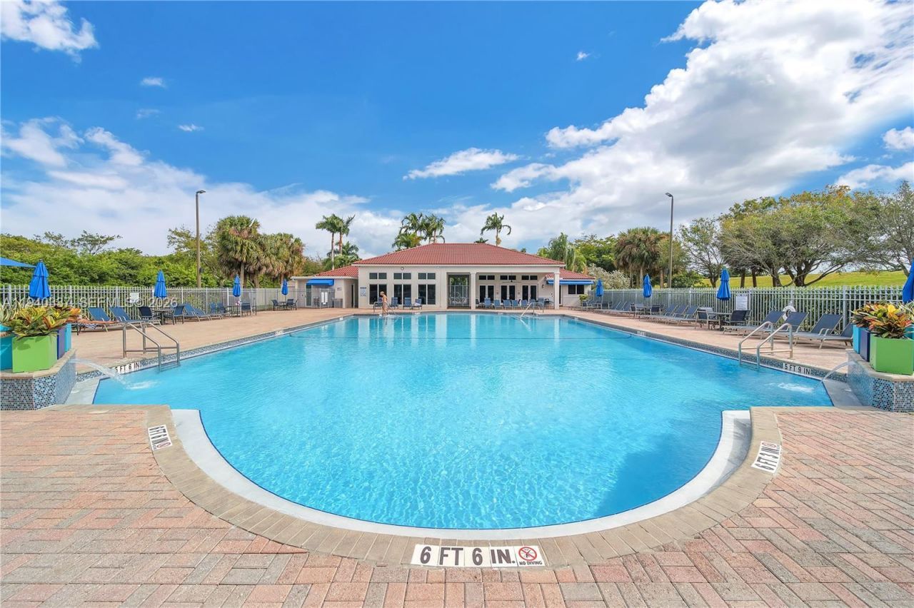 1450 Weeping Willow Way, Hollywood, FL 33019 Photo