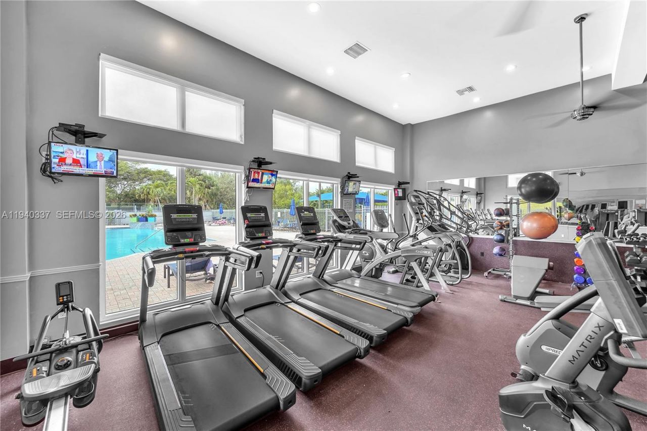 1450 Weeping Willow Way, Hollywood, FL 33019 Photo