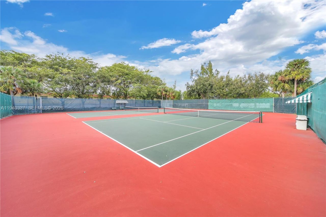 1450 Weeping Willow Way, Hollywood, FL 33019 Photo