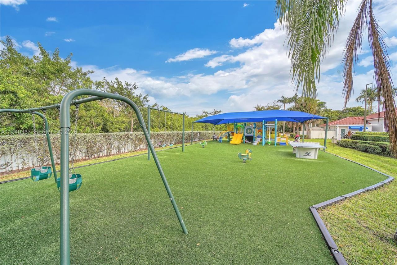 1450 Weeping Willow Way, Hollywood, FL 33019 Photo