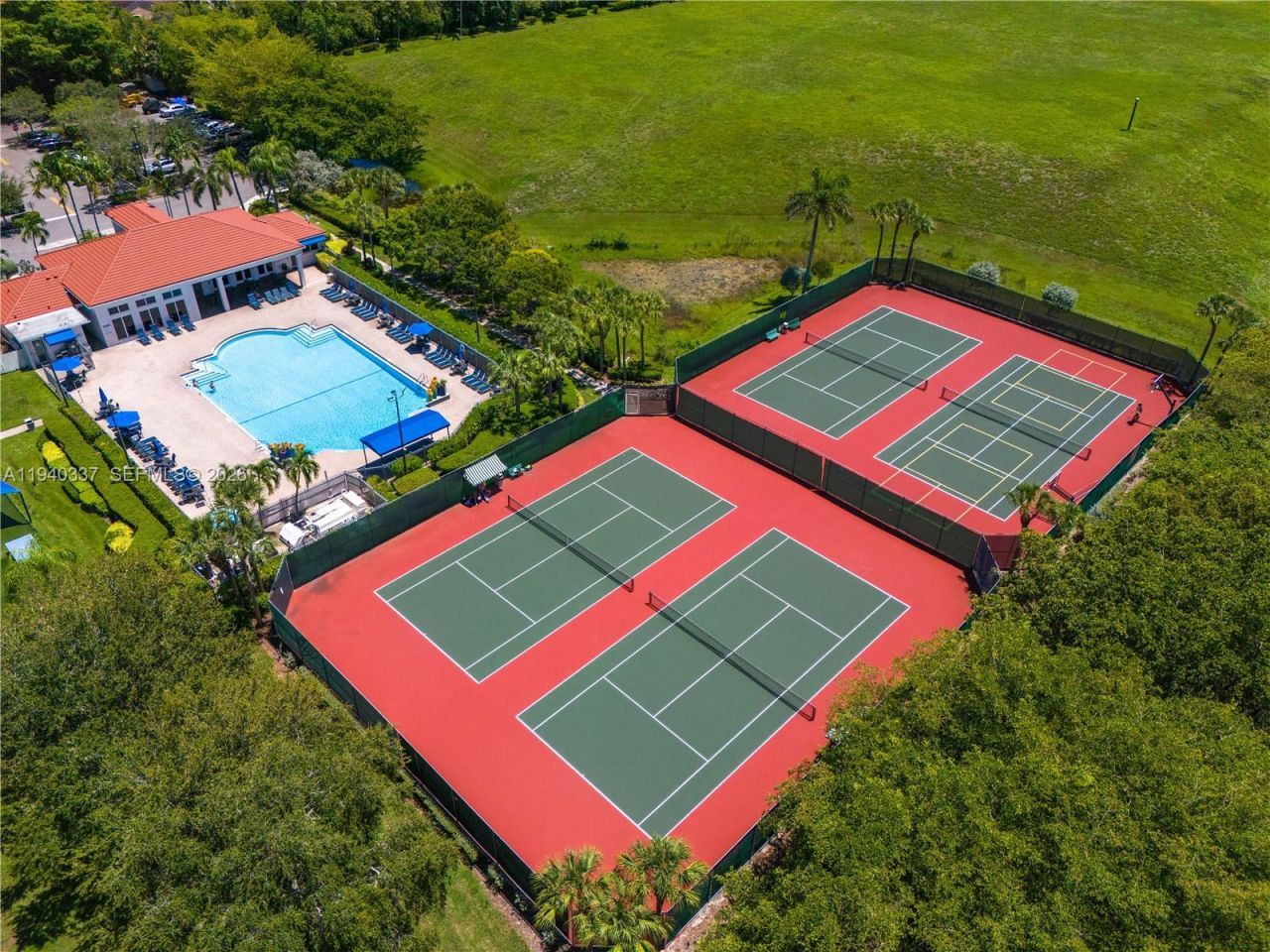 1450 Weeping Willow Way, Hollywood, FL 33019 Photo