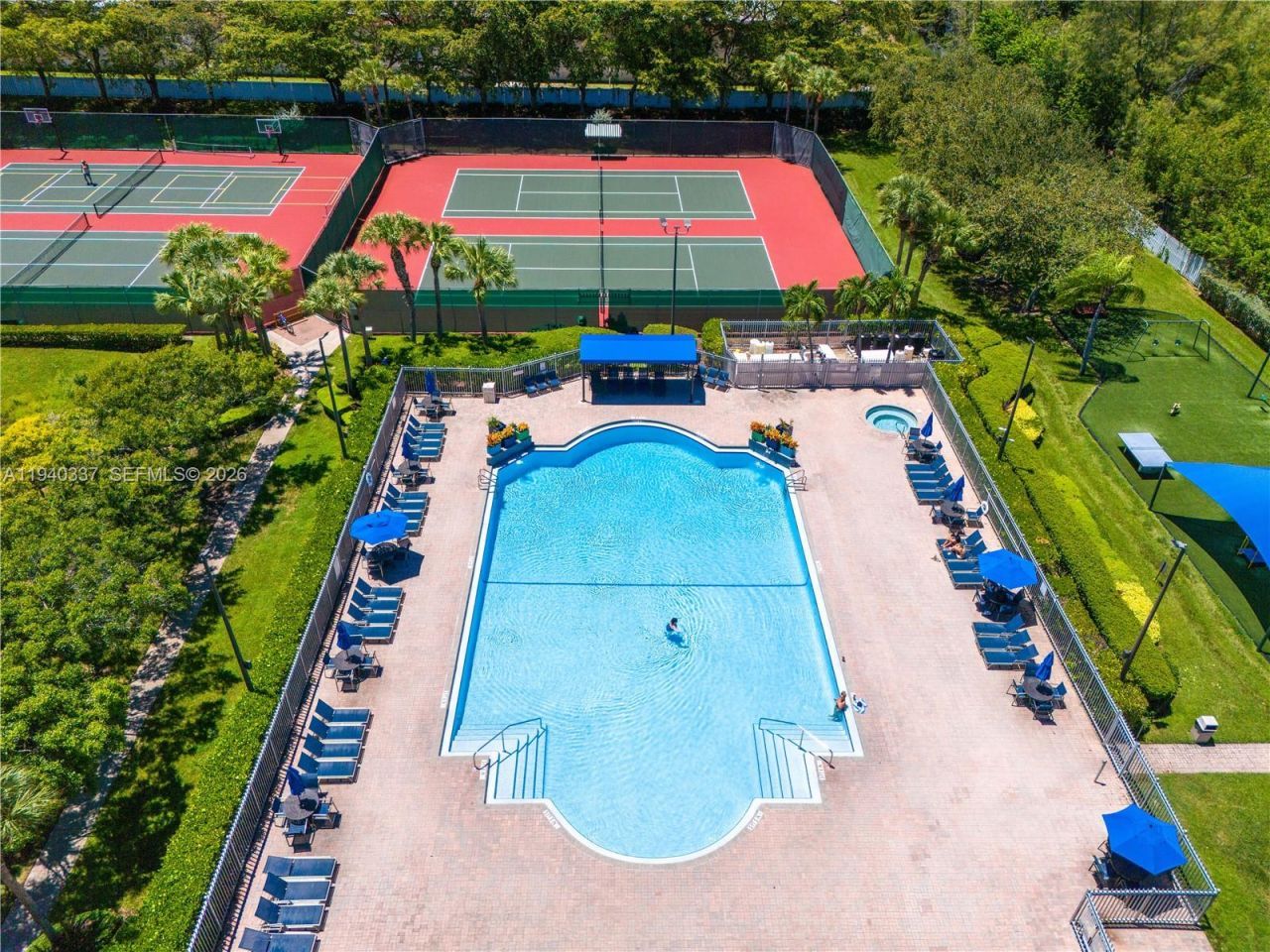 1450 Weeping Willow Way, Hollywood, FL 33019 Photo