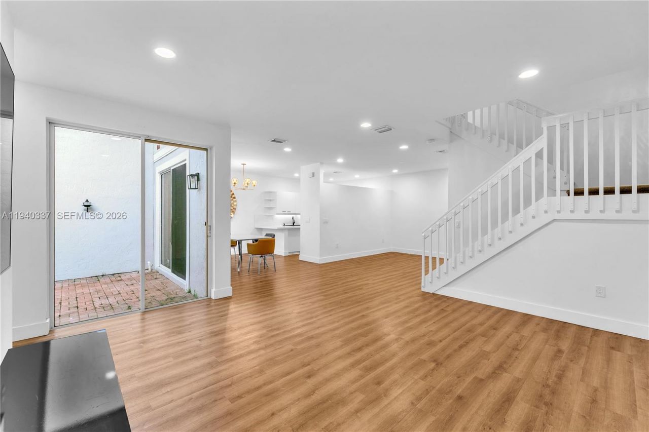 1450 Weeping Willow Way, Hollywood, FL 33019 Photo