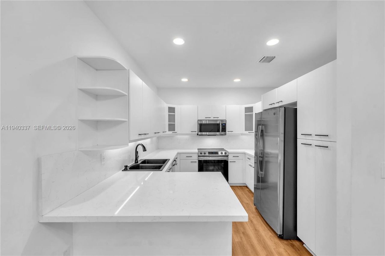 1450 Weeping Willow Way, Hollywood, FL 33019 Photo